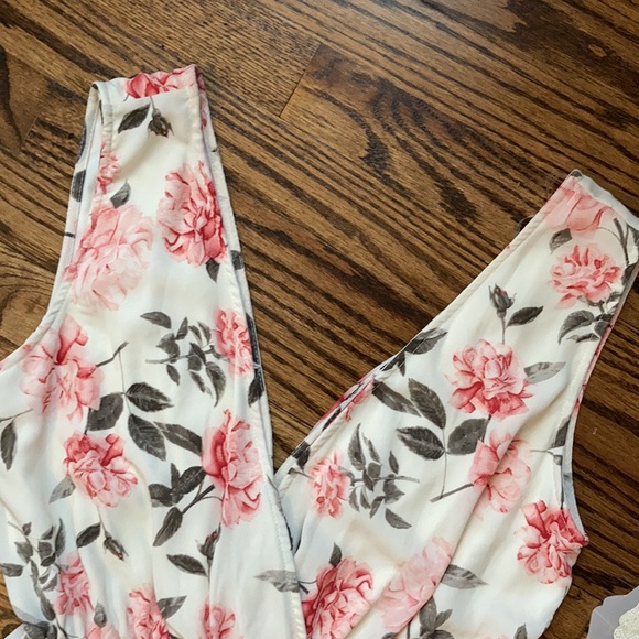 Altar’d State Floral Romper Medium - Picture 2 of 12